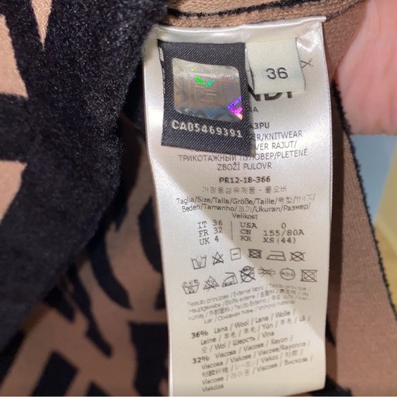 Authentic fendi sweater size 0 - Picture 4 of 6